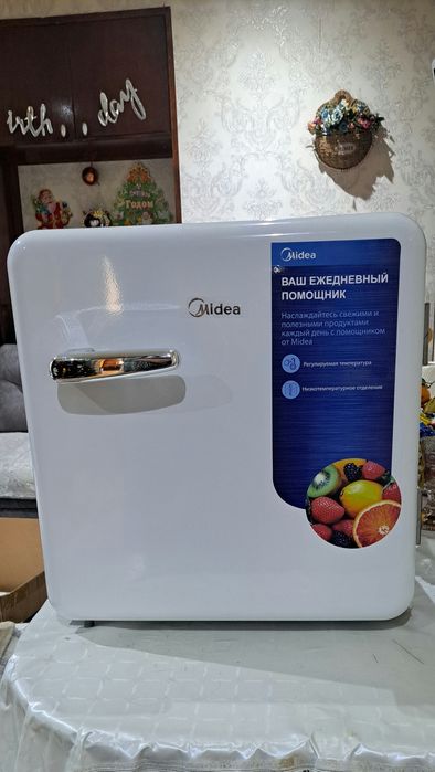 Мини холодильник новый с коробкой
