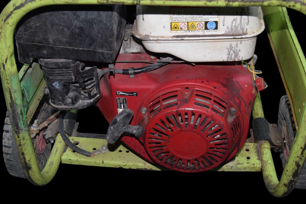 Generator de curent Honda pe benzină 5 kW – portabil, cu cadru și roți