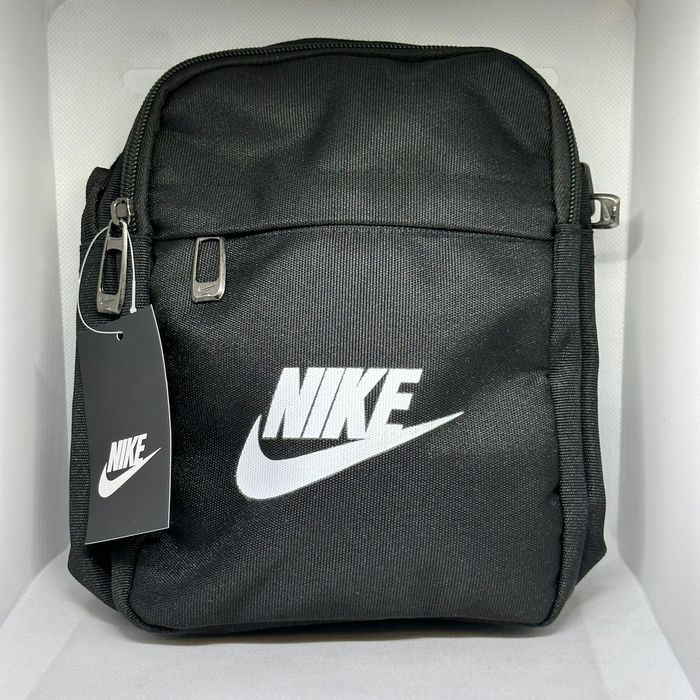 Барсетки  новые на распродаже