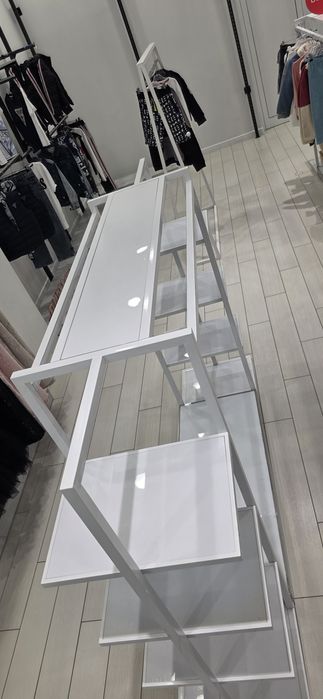 Стелаж за дрехи -бял