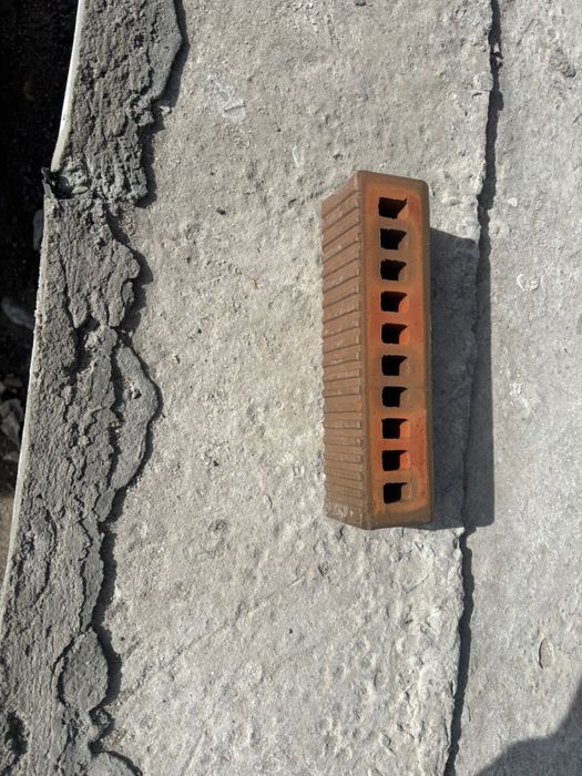 Кирпичи 869 штук