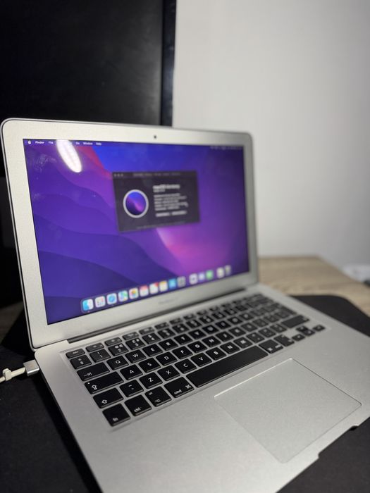 MacBook Air 13” i7 • 8GB RAM • 256GB SSD • Stare foarte bună