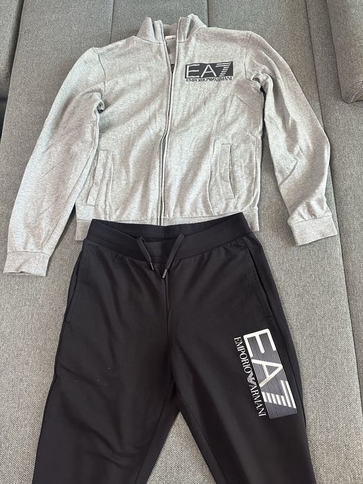 Emporio Armani анцуг размер S