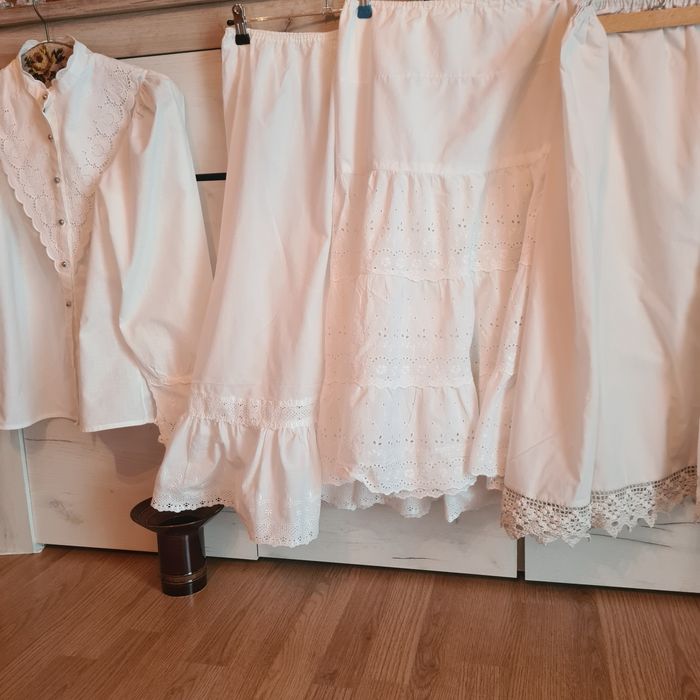 Vand poale pentru costum național