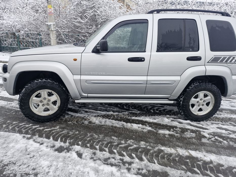 Jeep cherokee liberty 2.5
Motor 2.5 
Geamuri și oglinzi electrice 
Ac