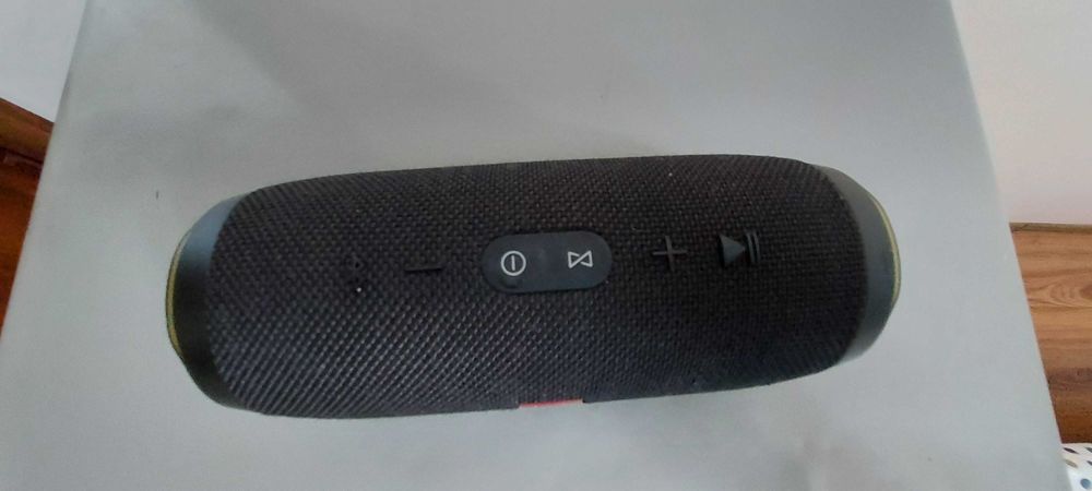 Продам Портативную колонку JBL CHARGE 3