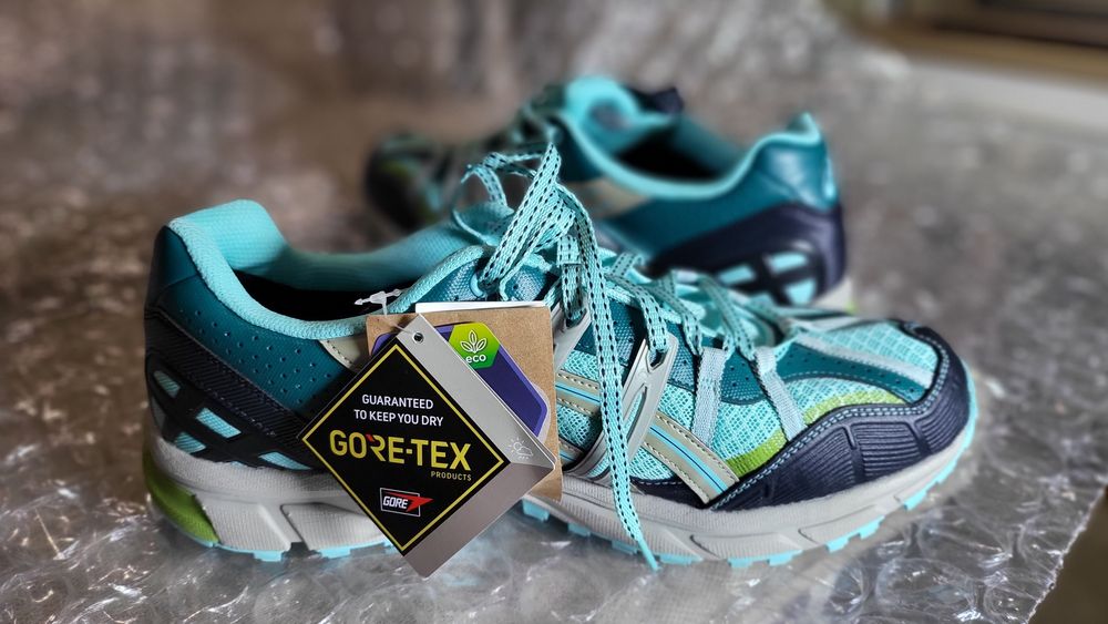 Чисто нови туристически маратонки Asics Gore-Tex 44.5