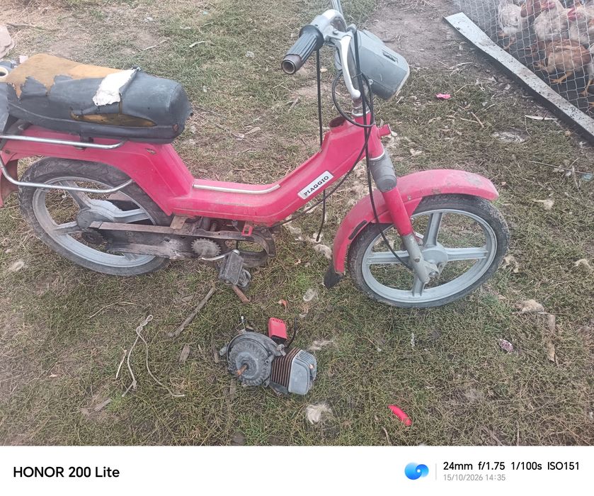 Vând cadru Piaggio +motor