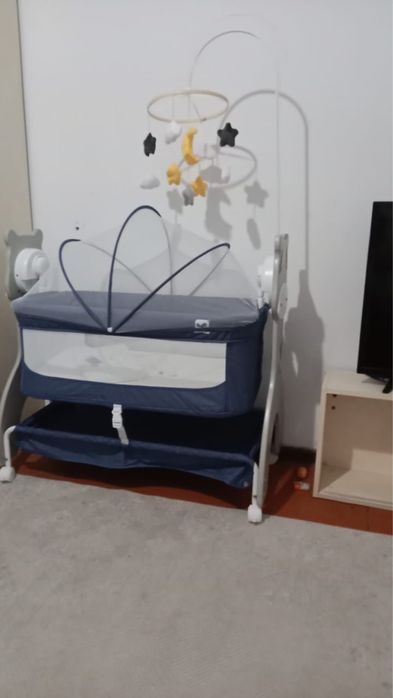 Продам электрическую люльку манежку