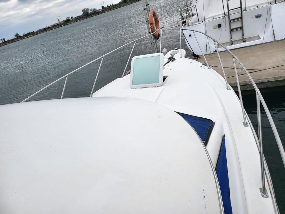Ambarcatiune Flydbrige 2858 Lux Ciera Mercruiser 350 MPI 220 ore