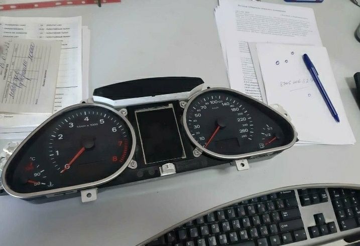 Щиток приборов AUDI Q7 SLAIN 4.2