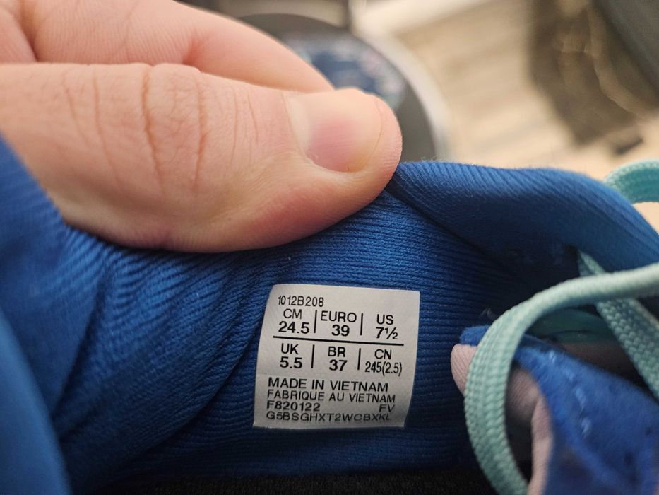 Дамски маратонки ASICS NOOSA