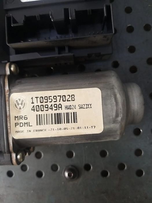 Motoras macara dreapta fata vw touran 1k0959792g 05074632 1t0959702b 400949a