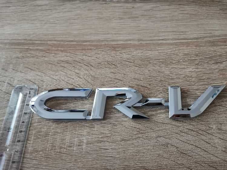 сребрист надпис Honda CRV CR-V
