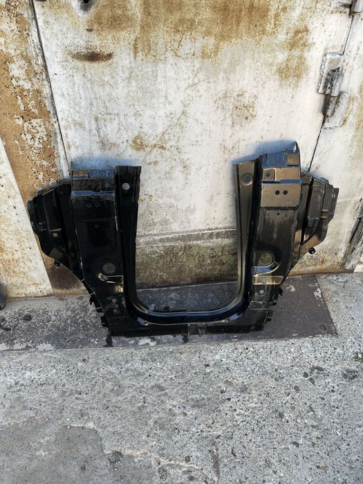 Передние кузовные стойки "сапожок" Lexus LX570 Лексус Кузовные запчаст