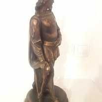 Statuie Rege medievala din samota