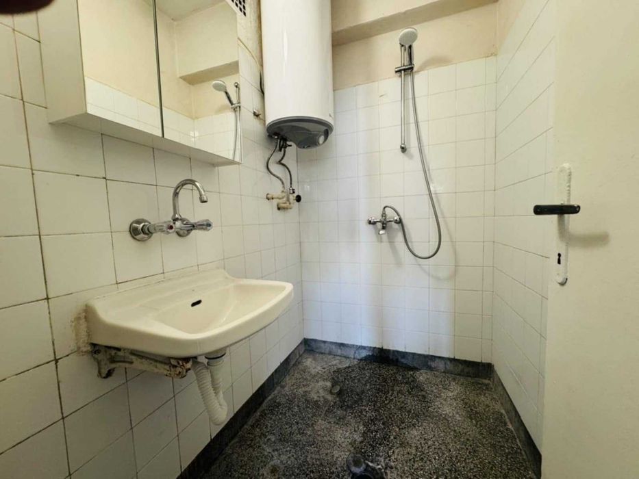 Дава се под наем Тристаен апартамент в Варна, Левски - 110 кв.м за 459 € - Снимка #6