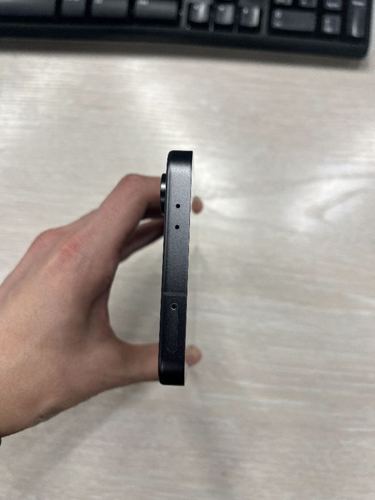 Samsung S24FE в идеальном состоянии.