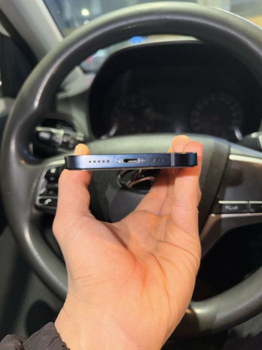 iPhone 12 с коробкой