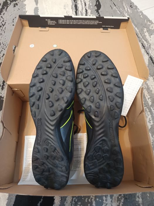 Ghete de fotbal pentru sintetic Adidas Predator