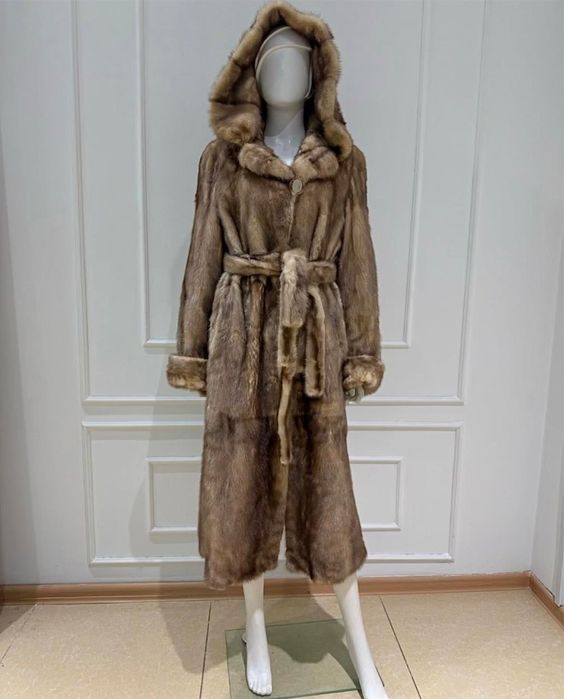 Норковая шуба с капюшоном