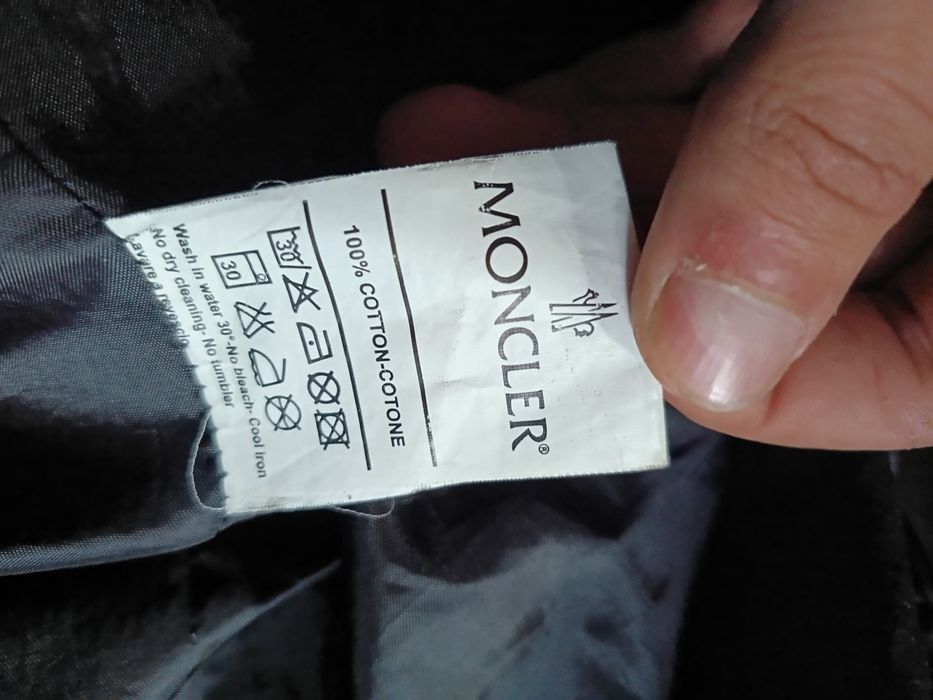 Vesta Moncler neagra