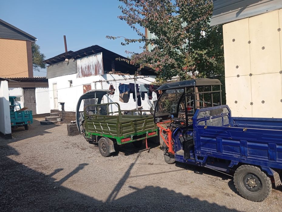 Іш киімдегі жетілген әйелдің жеке суреті