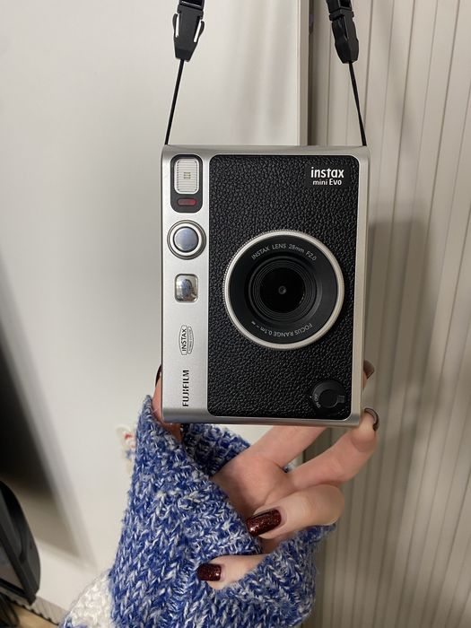 Фотоаппарат Fujifilm instax mini Evo