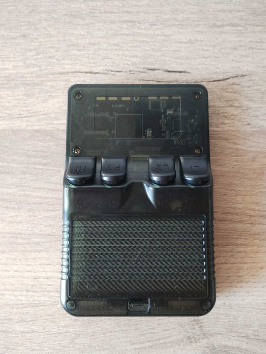 Игрова конзола R36s с ArkOS и 64GB карта