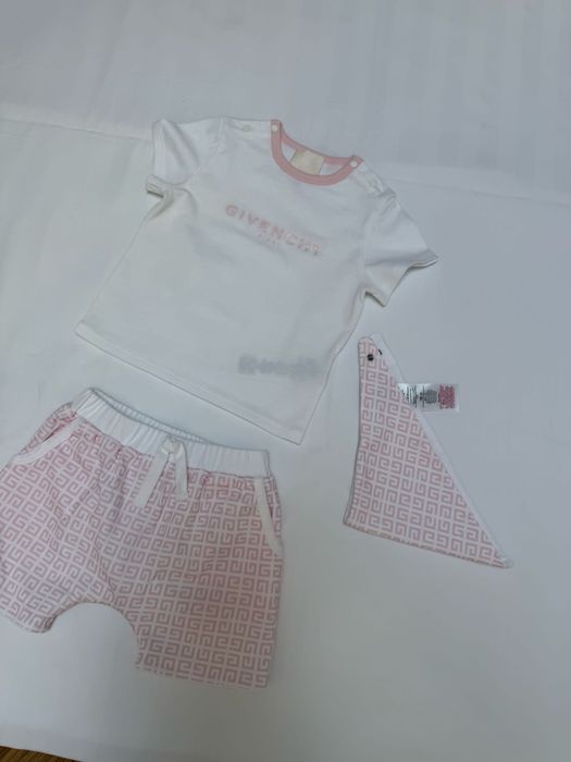 Vand compleu Givenchy Kids nou marimea 12m