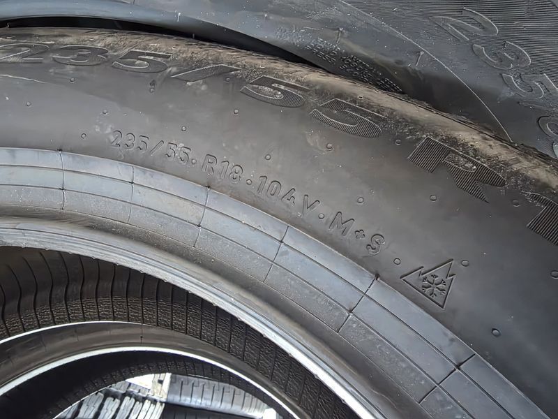 235/55/18 PIRELLI 2бр