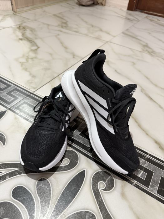 Кроссовки adidas