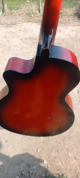 Продам гитарю очень срочно нужны деньги