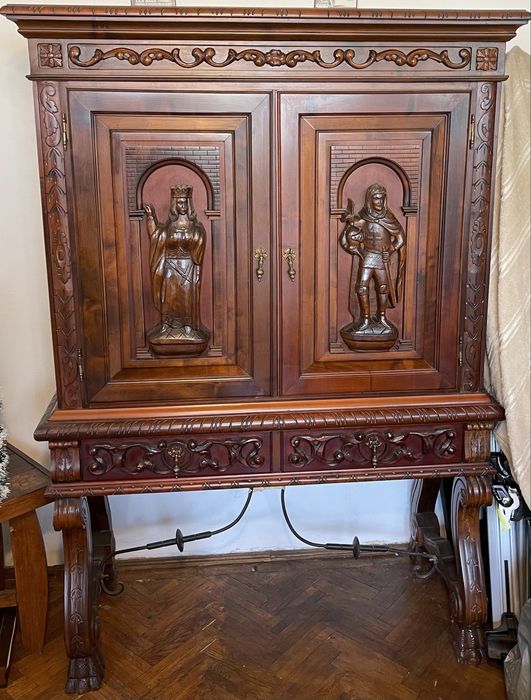 Mobila clasica din lemn masiv