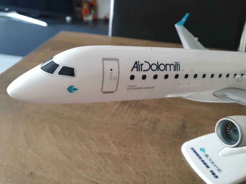 Macheta avion Air Dolomiti Embraer | Decoratie | Perfect pt cadou