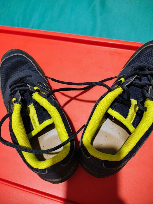 Adidasi Decathlon ghete nr 38 si 36