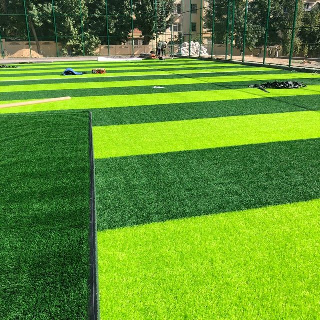 Искусственный газон suniy chim suniy gazon futbol poliya va landshaft