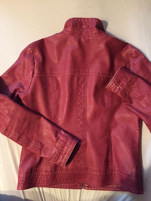 Дамско кожено яке в приятен цвят