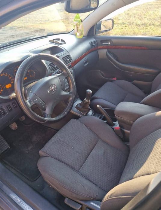 Vând Toyota Avensis