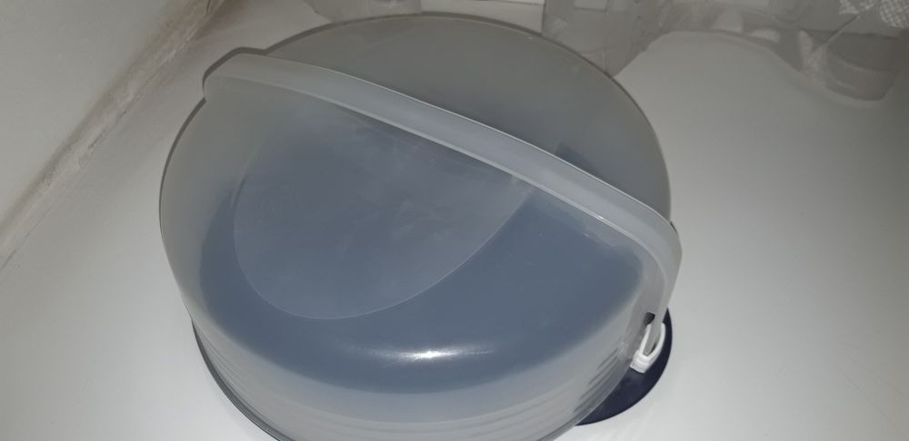 Тортница от компании Tupperware