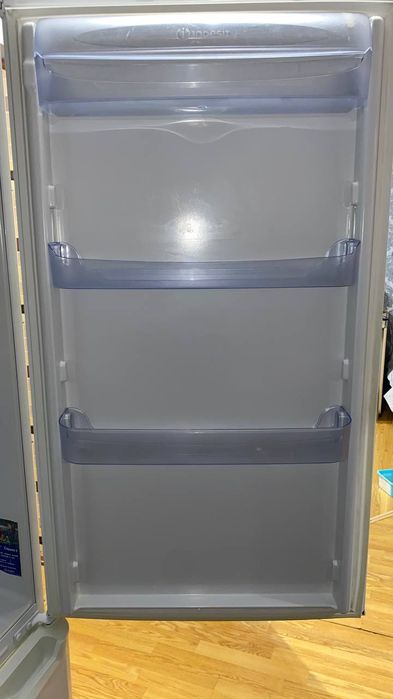 Продам холодильник. Требует ремонта