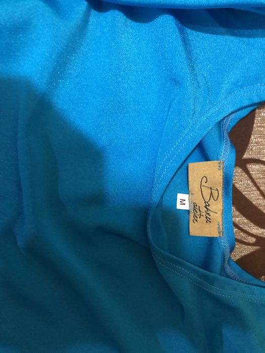 Vand costum albastru facut pe comanda