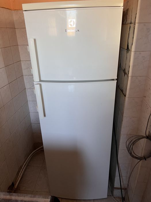 Хладилник с фризер Electrolux