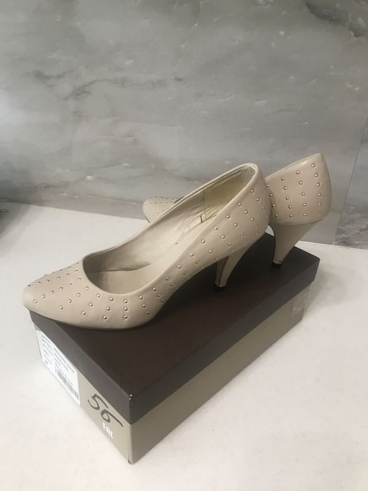 Продам красивые стильные туфли