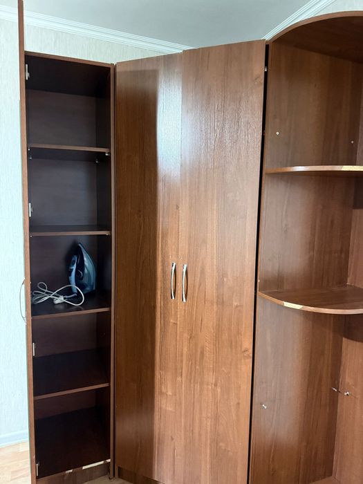 Продам угловой шкаф