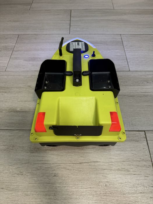 Лодка за захранка Baits boat D20 1000mA Max GPS