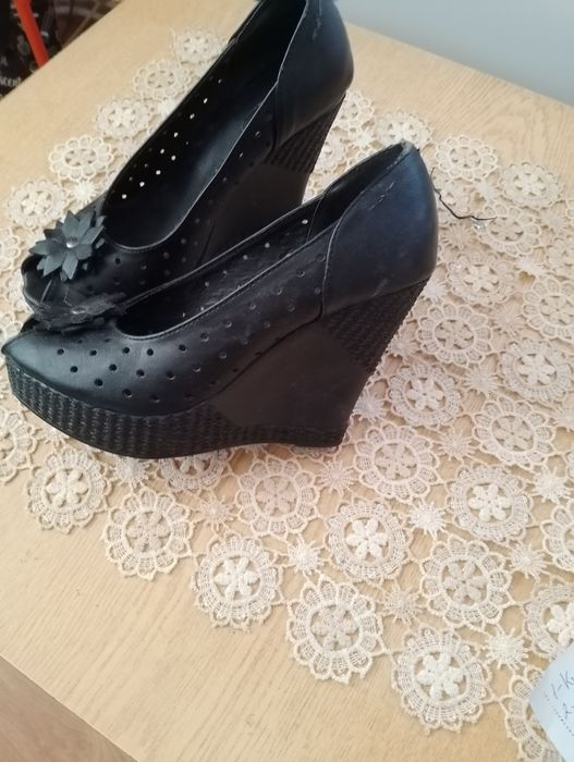 Дамски обувки на Пещера