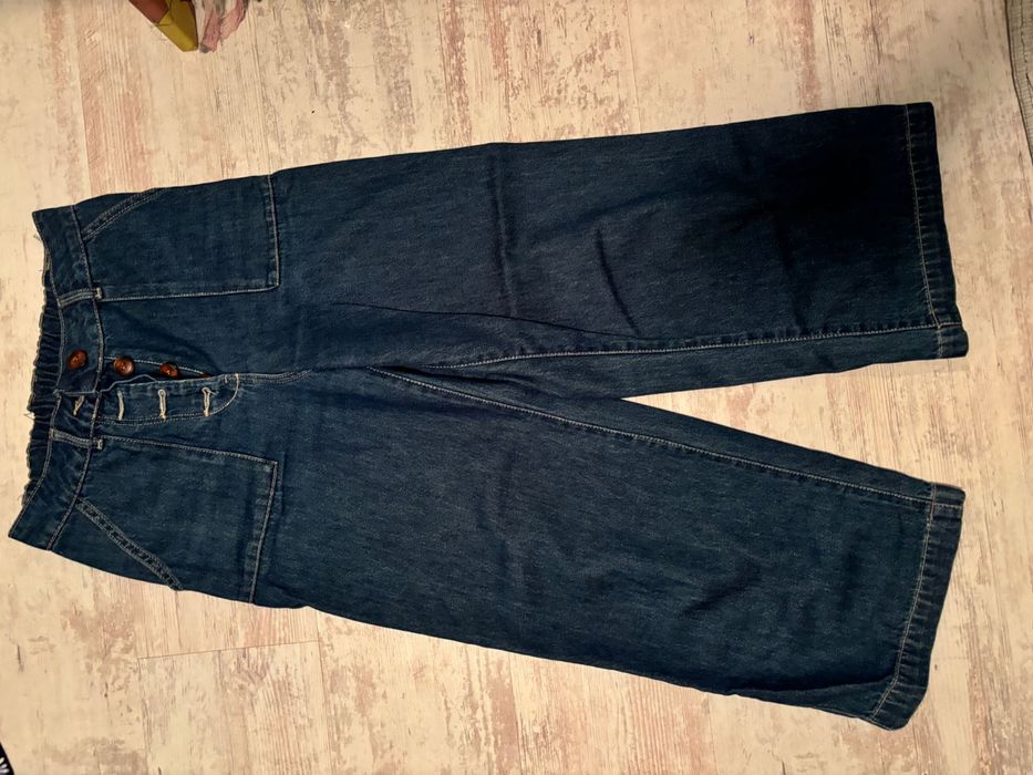 Дамски дънки, някои носени един път