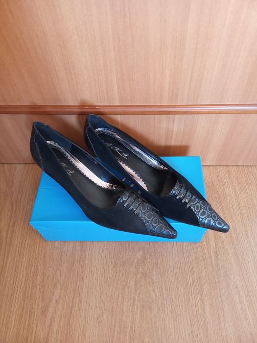 Туфли женские остроносые