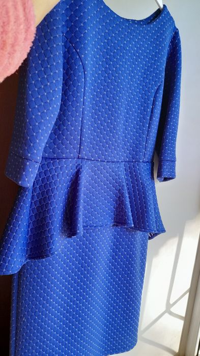 Продам новое платье.